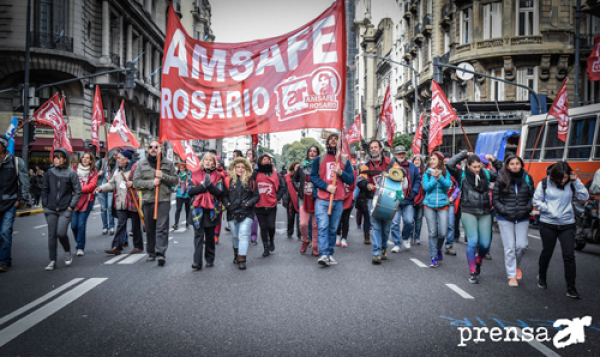 Marcha y Paro nacional de Ctera y Sadop en repudio a la represión en Chubut