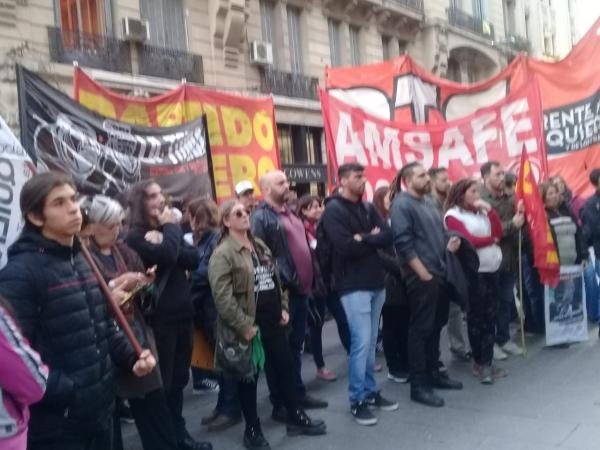  Libertad y desprocesamiento a todos los luchadores populares.