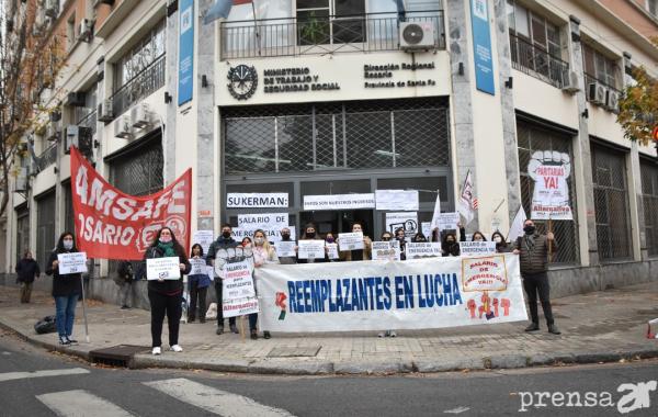 Jornada de protesta de reemplazantes frente al Ministerio de Trabajo