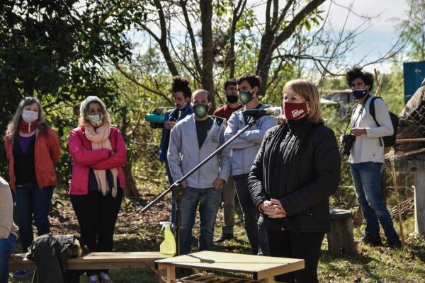 Sesión histórica del Concejo Municipal en la Escuela del Espinillo en la isla 