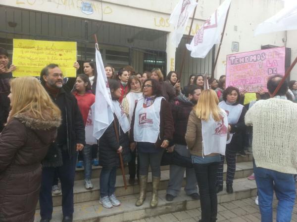 Abrazo solidario a la escuela técnica nº 680 de Villa Gobernador Gálvez.