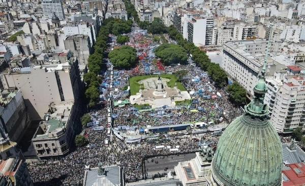 Media sanción de la Ley Omnibus. Un ataque a la educación pública.