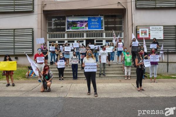 Abrazo Solidario a las escuelas secundarias de Barrio Rucci (EESO 309, EET 683 y EEMPA 1261)