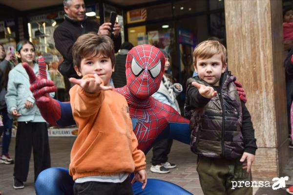 CINE: SONRISAS EN EL FESTEJO DE LAS INFANCIAS CON AMSAFE ROSARIO