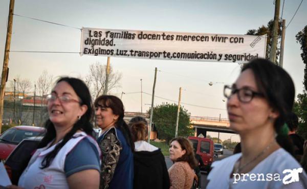 Vecinos del barrio docente reclamaron por mejores condiciones del mismo