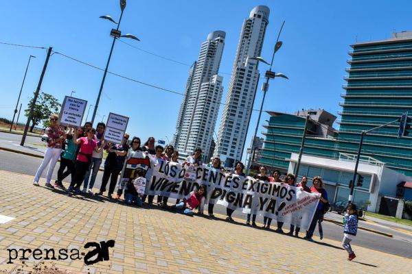 Toma de tierras simbólica para reclamar plan de viviendas para el sector docente