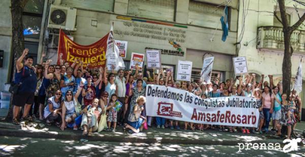 Concentración frente a la Caja de Jubilaciones: No a la reforma previsional. No a la represión.