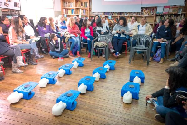 Curso de Rcp Y Primeros Auxilios en la Escuela N° 6055