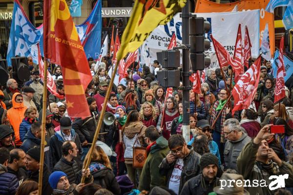 Masivo paro nacional en todo el país