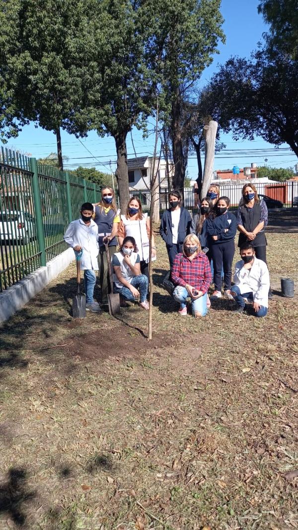 Plantamos por el día de la tierra