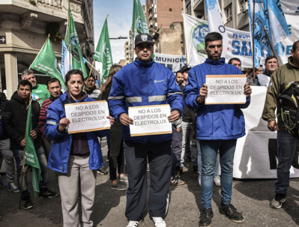 Inmediata reincorporación de los compañeros despedidos de Electrolux