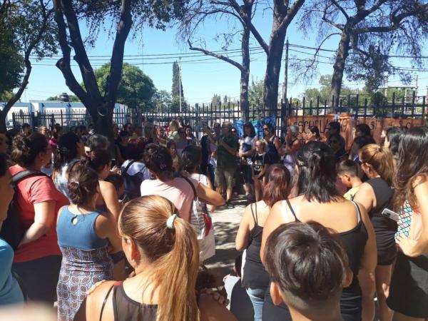 Comunidad Educativa Esc 149 se moviliza por la CONSTRUCCIÓN URGENTE DE UN EDIFICIO PARA LA ESCUELA Y PARA EL JARDÍN