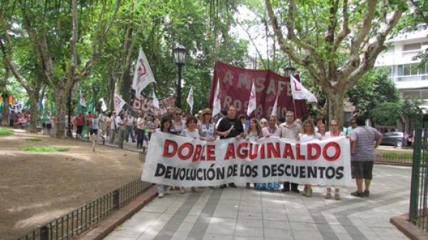 5000 firmas por doble aguinaldo