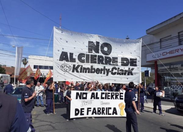 Solidaridad con los compañeros del Kimberley-Clark. No al desalojo. Libertad a los detenidos