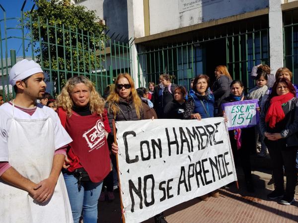 Abrazo Solidario a la escuela n° 1279 por falta de gas