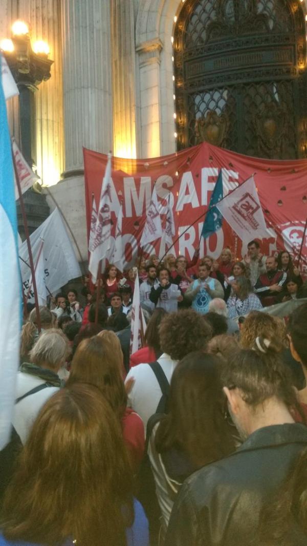 Masivo acto en repudio a la represión y en apoyo a la lucha docente