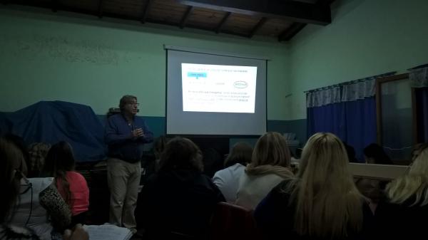 Delegados en prevención en escuela nº 6383 sobre planes de evacuación