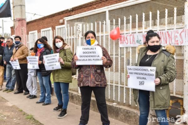 Abrazo solidario a la escuela secundaria 518