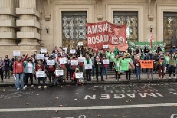 Repudio a los descuentos a asistentes escolares de Ate Rosario y a profesionales de Siprus