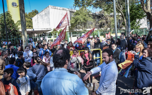 Abrazo a la Escuela 116