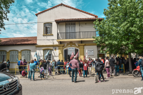 Abrazo a la escuela 133