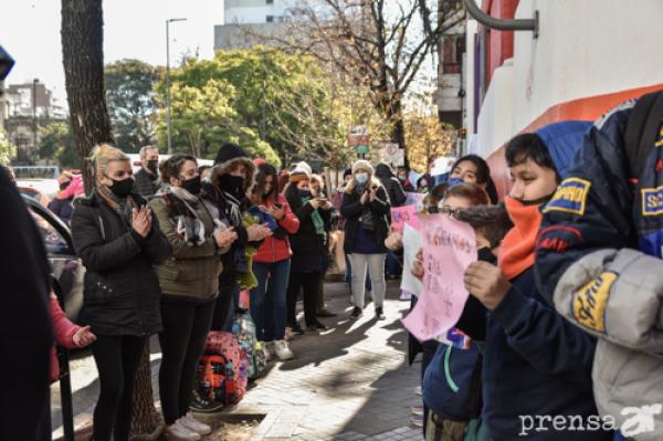 Frazadazo en la Escuela Riccheri por Falta de Gas 