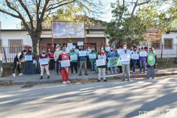 Fuerte abrazo a la escuela Nº 251