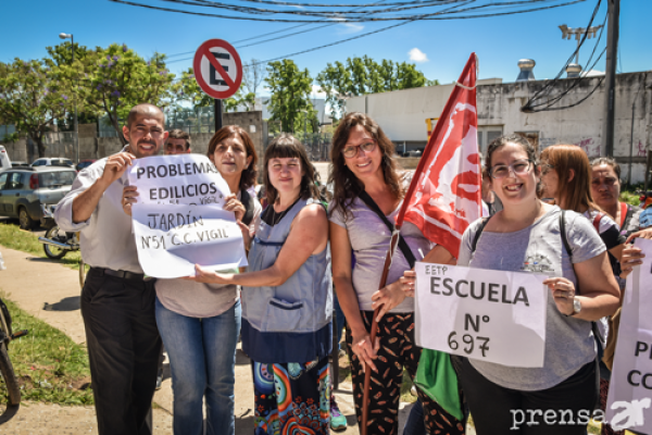 Concentración en el Ministerio de Educación por condiciones edilicias