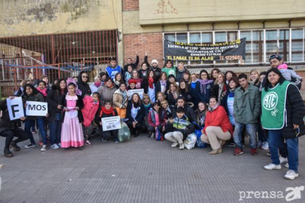 Abrazos solidarios escuelas 1280 y 1279