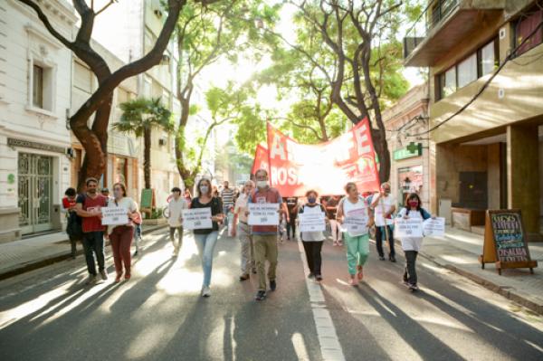 En las calles contra el acuerdo con el FMI