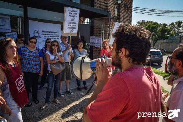 Importante “facturazo”y “recibazo” frente al Ministerio por los reclamos de los compañeros reemplazantes.