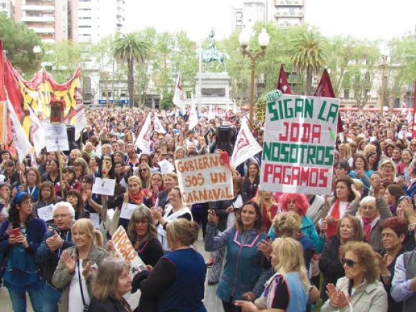 Más de 3000 docentes gritaron bien fuerte: La Caja no se Toca