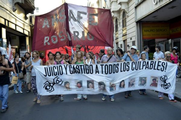 Marcha a doce años de diciembre de 2001