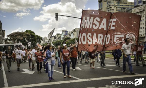 Participamos de la masiva movilización en la Av. 9 de Julio contra las políticas de ajuste del gobierno