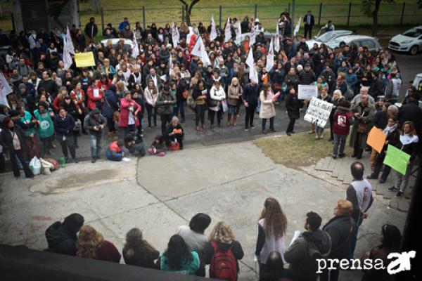 Importante concentración frente al Ministerio en Rosario
