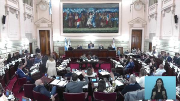 Importante sesión en la Cámara de Diputados de Santa Fe en apoyo a la lucha docente