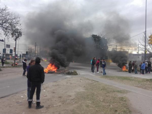 Abrazo a la Escuela 825