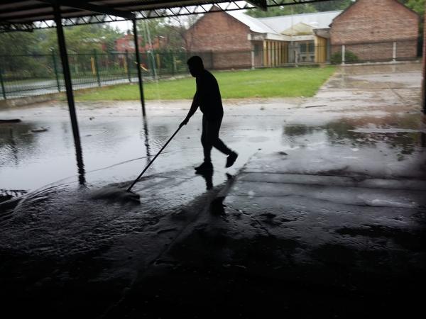 Escuela 299: Un día de lluvia y se inunda la escuela
