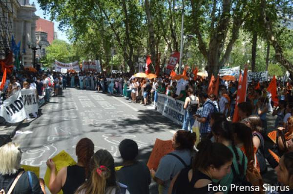 Apoyo a las y los trabajadores de la salud en su lucha por salario y condiciones dignas de trabajo