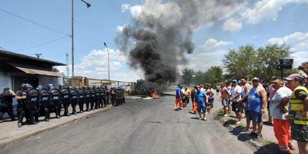 Inmediata solución al conflicto en Terminal Puerto Rosario. Basta de represión.