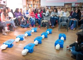 Curso de Rcp Y Primeros Auxilios en la Escuela N° 6055