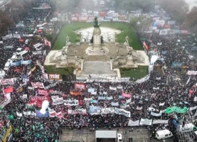 Frenemos la ofensiva de Milei y los Gobernadores. Defendamos el Salario, No a la “Esencialidad” Educativa.