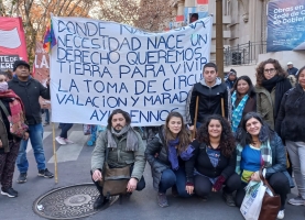 Concentración en reclamo de tierra y vivienda en el barrio Toba.