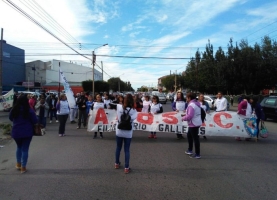 Repudiamos los despidos a docentes en Santa Cruz
