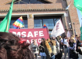 Importante concentración frente al Ministerio de Educación