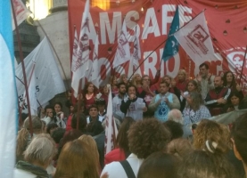 Masivo acto en repudio a la represión y en apoyo a la lucha docente