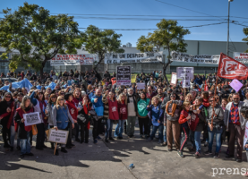 Masiva concentración frente a la sede de la Regional VI