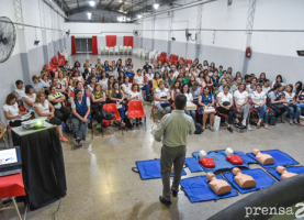 Masivo curso de RCP y Primeros Auxilios en la Escuela N° 156