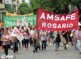 Importante movilización por un aumento de emergencia