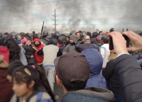 Docentes delegadxs de las escuelas interculturales bilingües en contra de la represión en Barrio Toba